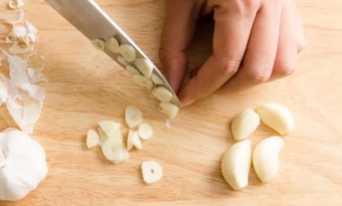 Remove Garlic Smell from Hands