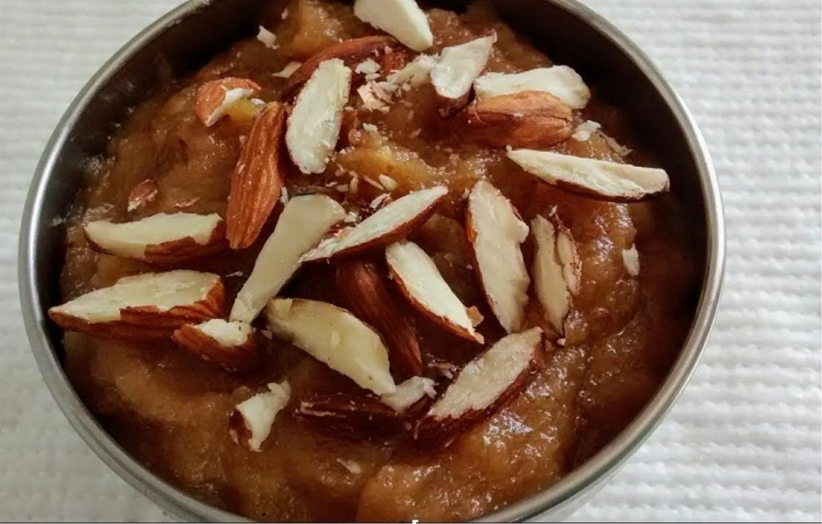 Apple Halwa Recipe (Winter Treat)